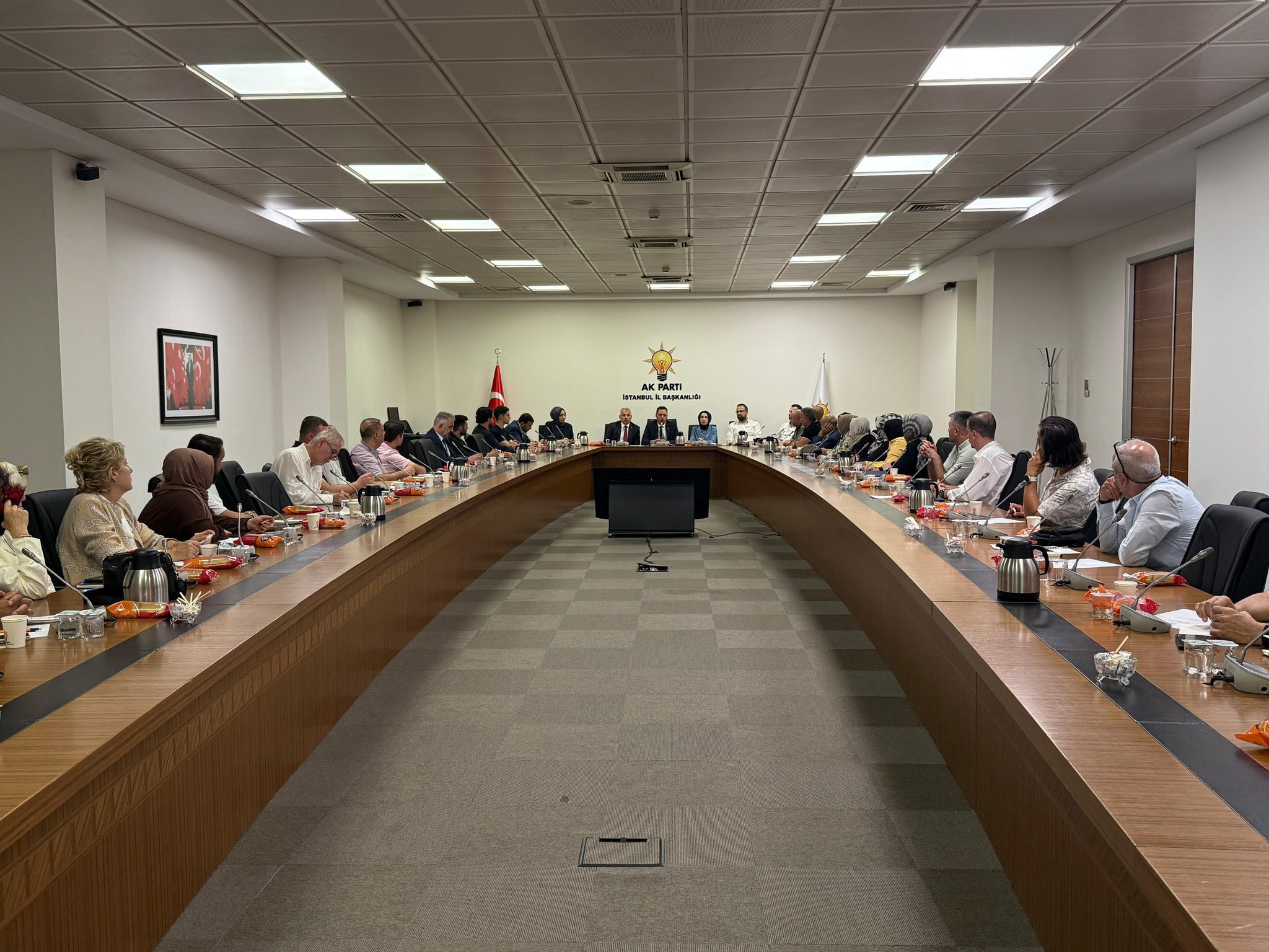 Şehit Yakınları ve Gaziler Komisyonu Başkanımız Sn. Tunahan Pamuk, İl Başkanlığımızda gerçekleştirilen Şehit Yakınları ve Gaziler Komisyon Başkanları Toplantısı’na katıldı.