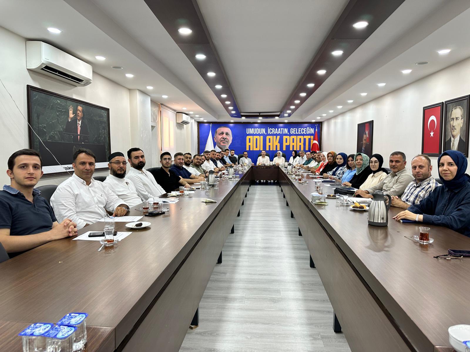 Haftalık Olağan İlçe Yönetim Kurulu Toplantımızı, İl Başkan Yardımcımız Sn. M. Talha Kor ve İlçe Koordinatörümüz Sn. Yurdanur Bika’nın katılımlarıyla gerçekleştirdik