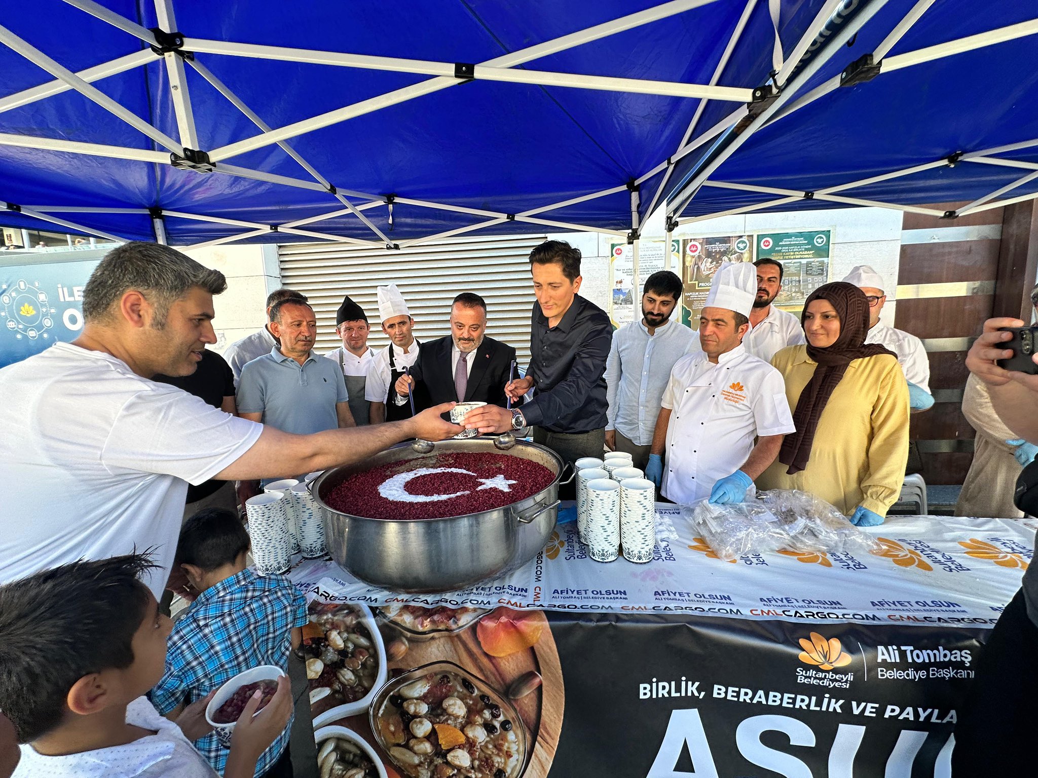 Aşure Günü’nde Kent Meydanı’nda Birlik ve Bereket