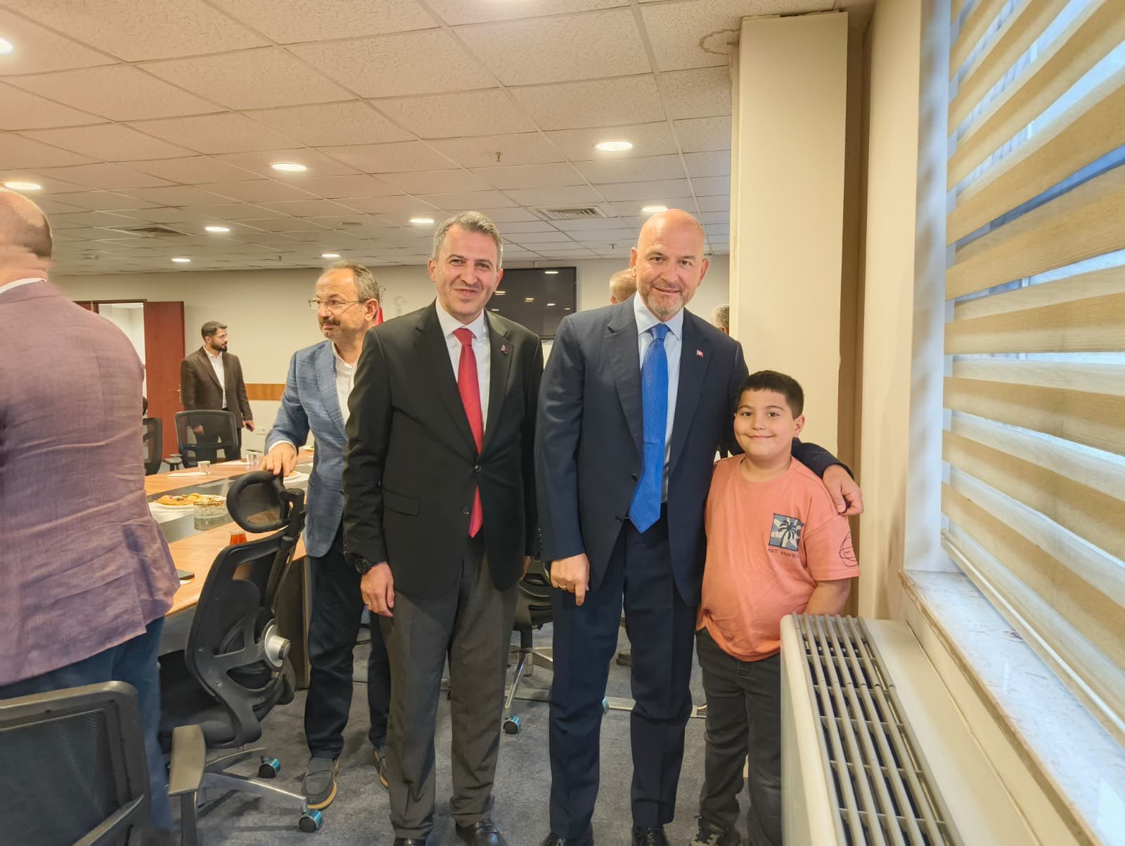 Genç çiftimize bir ömür boyu mutluluklar dileriz