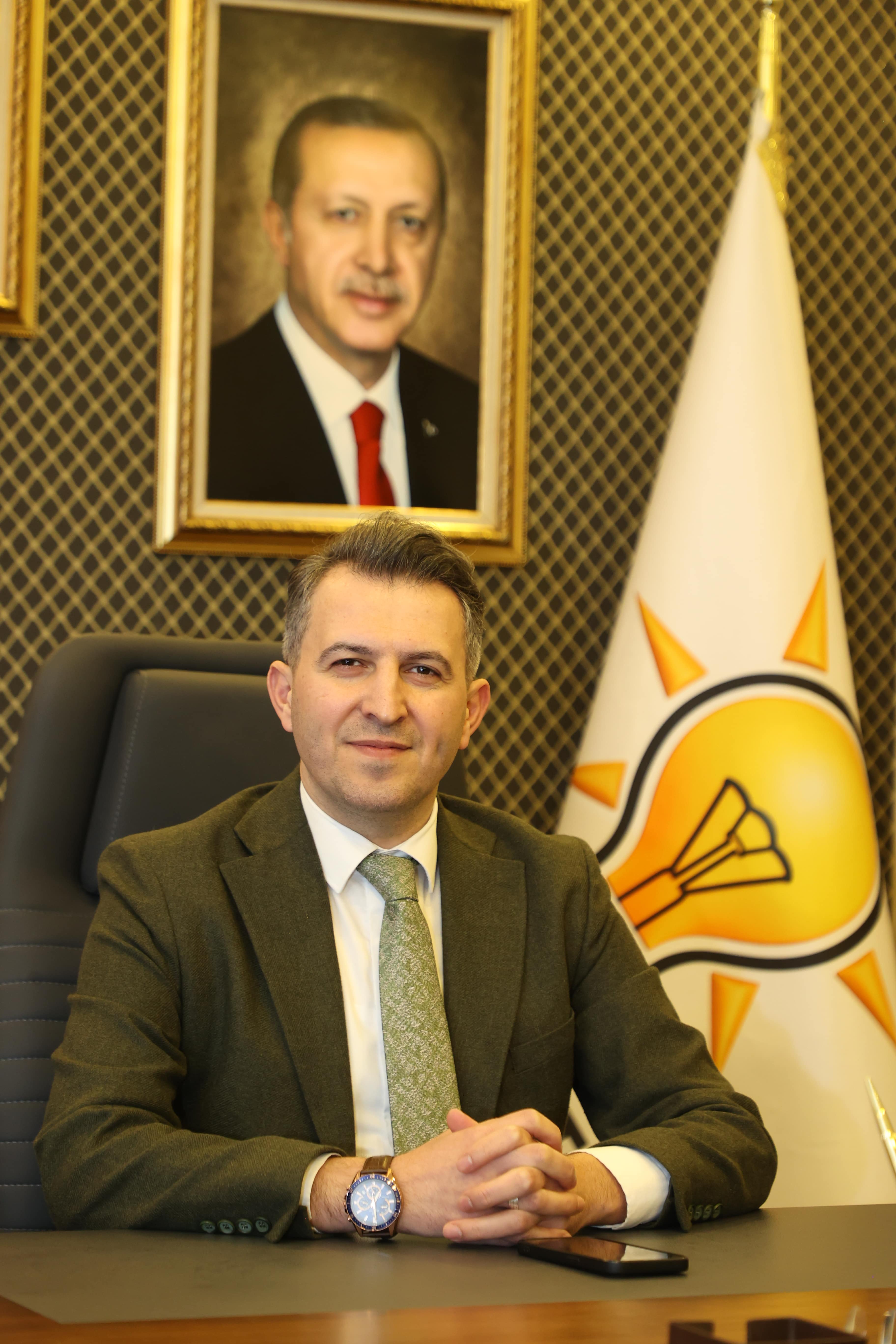 AYHAN ÜŞDİ